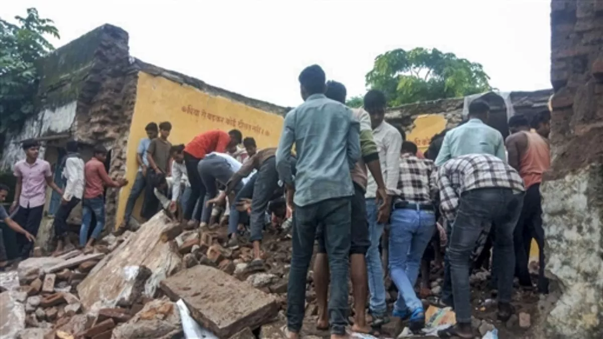 Jhalawar School Accident: छत गिरने से 7 बच्चों की मौत, बवाल के बाद 5 टीचर सस्पेंड