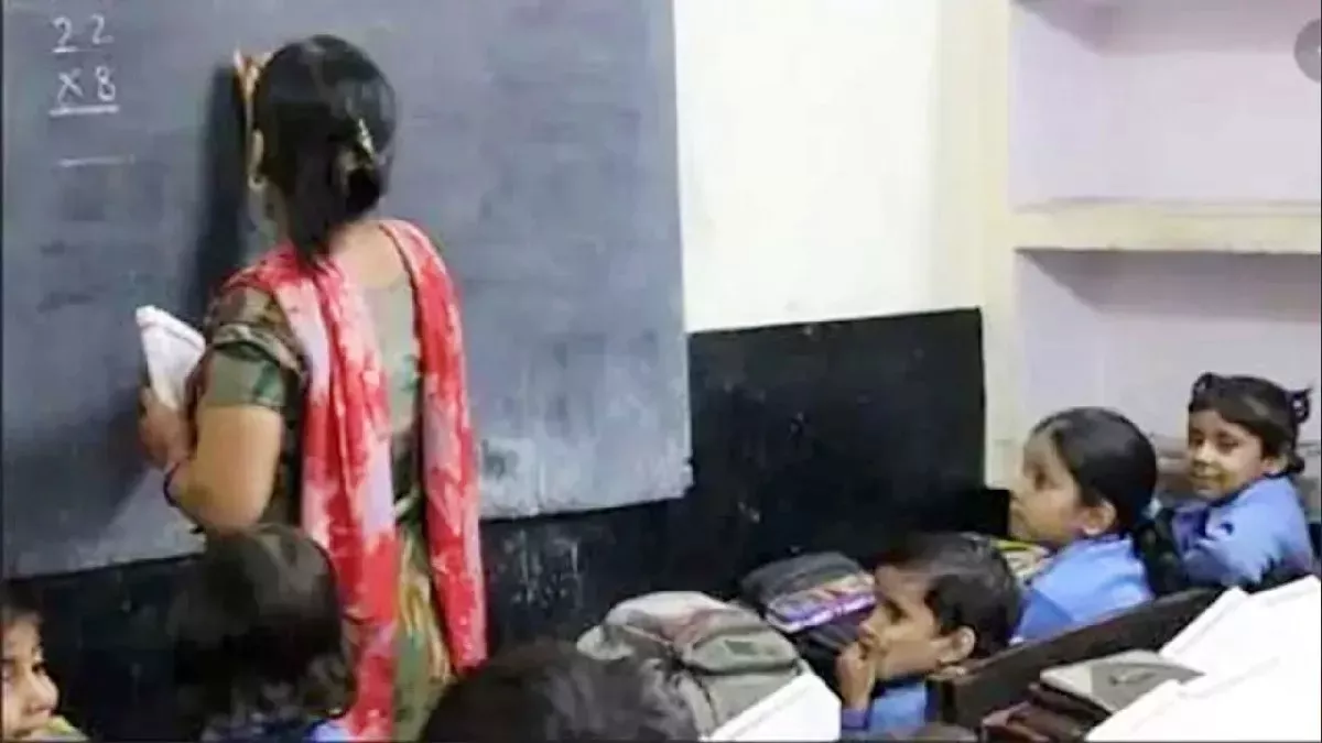 UP School Merger Plan: यूपी में नहीं बंद होंगे स्कूल, जानें सरकार की नई रणनीति