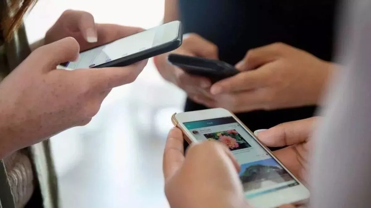 Himachal School Mobile Ban : Students & Teachers पर नई सख्ती